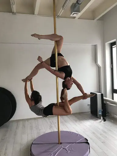 Riri Pole Dance